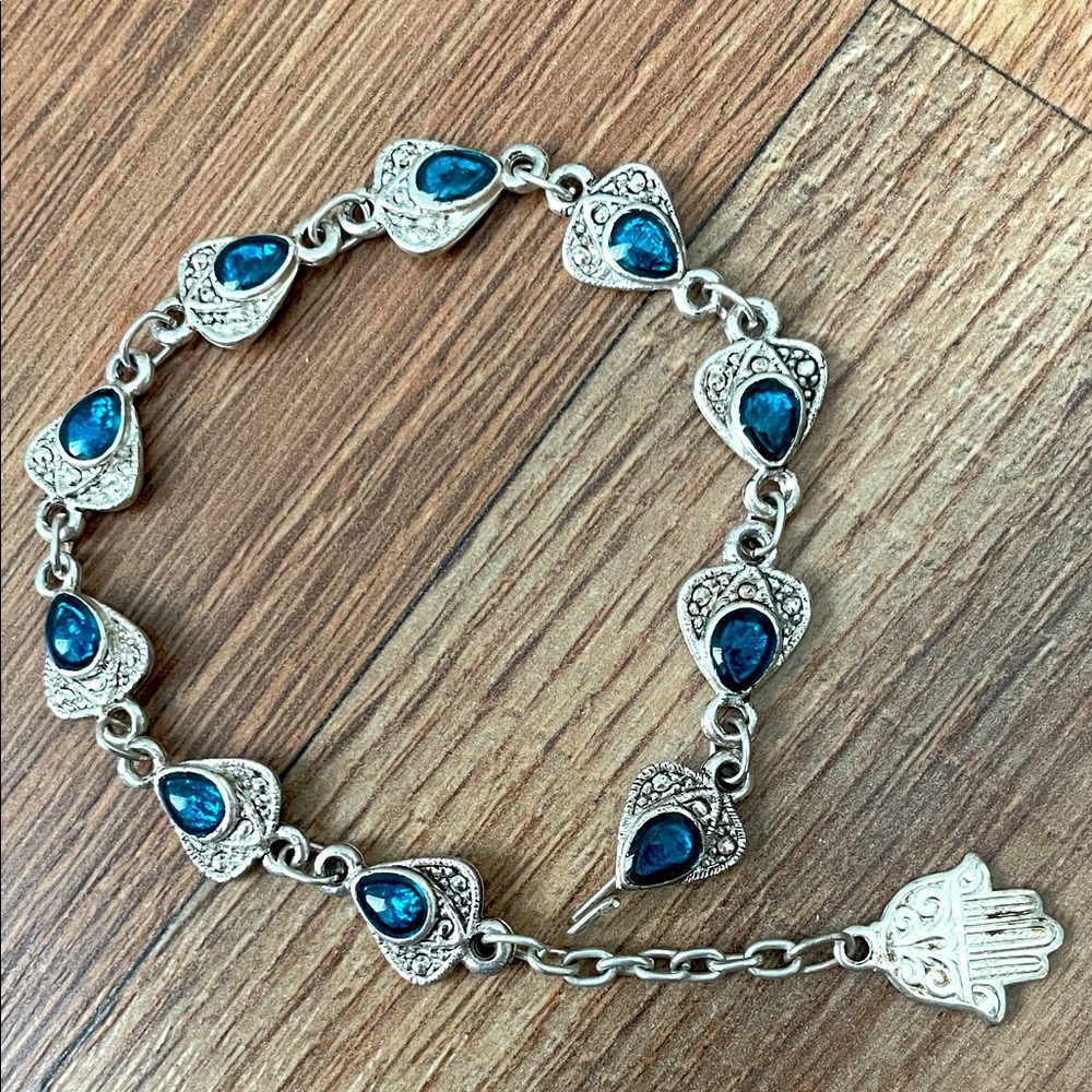 Elegant Silver and green Bracelet